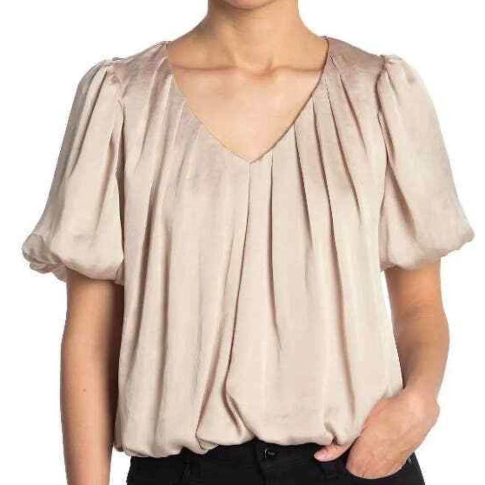 NWOT ASTR Champagne Puff Sleeve Blouse